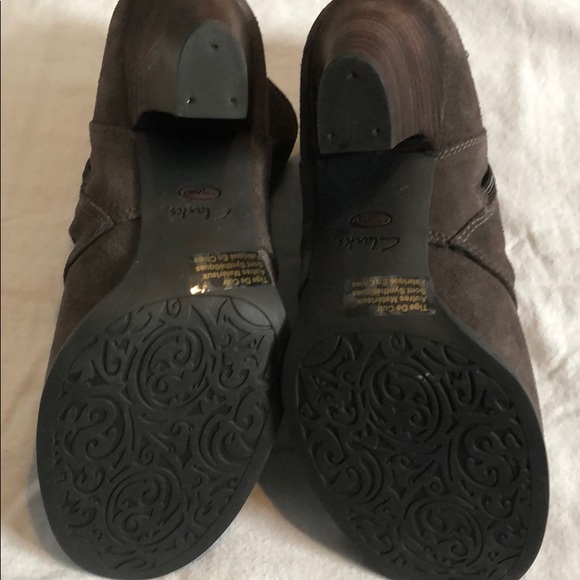 Clark’s Suede Boot - Picture 5 of 6